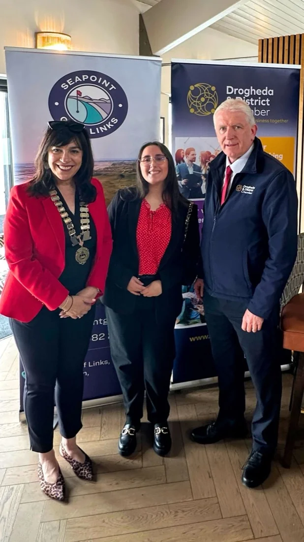 Sabrina Basante, de 2U Digital, con la presidenta y el CEO de la Cámara de Comercio de Drogheda